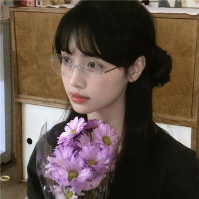 黑夜中的玻璃人偶